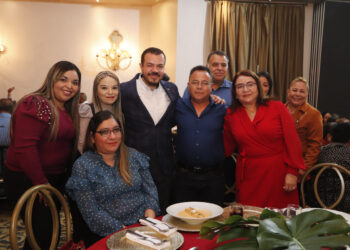 Ofrece UAT festejo decembrino a sus trabajadores