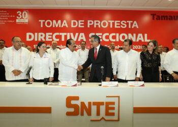 Aguinaldo de maestros está garantizado, dice gobernador al felicitar a Arnulfo