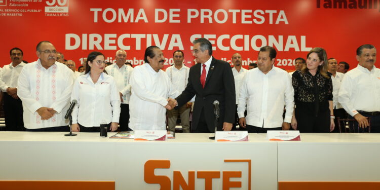 Aguinaldo de maestros está garantizado, dice gobernador al felicitar a Arnulfo