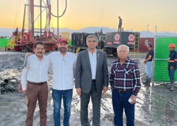 Supervisa el gobernador trabajos de perforación de pozos en busca de agua