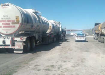 Guardia Nacional asegura tractocamión con hidrocarburo de aparente procedencia ilícita