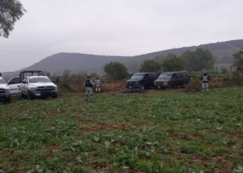 En Hidalgo, Guardia Nacional localiza toma clandestina y camionetas con contenedores cargados con hidrocarburo