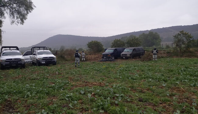 En Hidalgo, Guardia Nacional localiza toma clandestina y camionetas con contenedores cargados con hidrocarburo