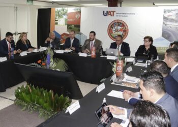 Rector y directores de la UAT evalúan acciones de desarrollo institucional