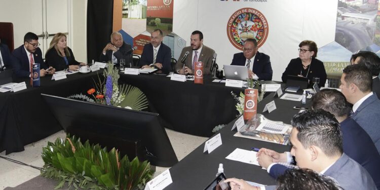 Rector y directores de la UAT evalúan acciones de desarrollo institucional