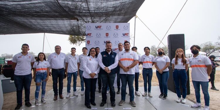 Entrega el Rector equipo de RCP a Brigada de Primeros Auxilios de la Preparatoria Mante