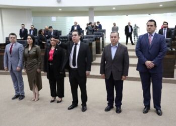 Toman protesta a Titular de la Coordinación del Centro de Estudios de las Finanzas Públicas del Congreso