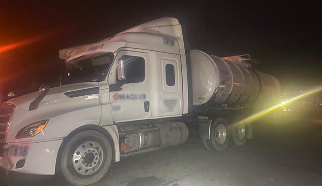 Guardia Nacional asegura en Tabasco, tractocamión con aproximadamente 63 mil litros de probable huachicol