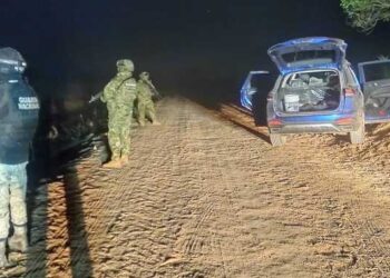 Guardia Nacional y Secretaría de Marina aseguran material bélico en vehículo con reporte de robo