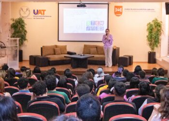 Presenta UAT exposición de mujeres en la historia