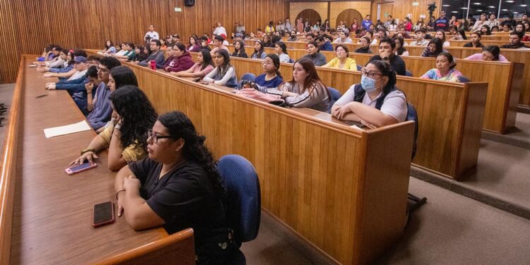 Inaugura el rector de la UAT la semana académica del negociador internacional
