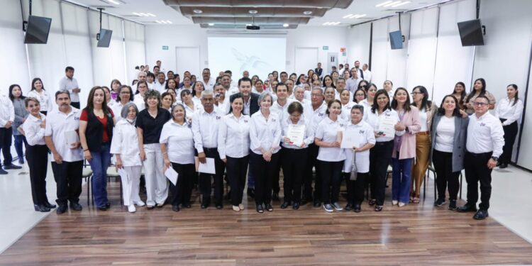 Entrega Dra. María de Villarreal Premio Estatal de Antigüedad a 46 Mensajeros de Paz