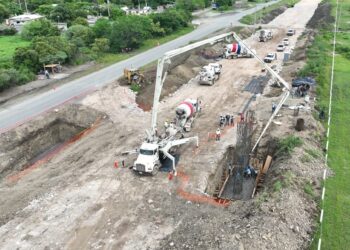 Gestiona gobernador 30 mil mdp para inversión en obra pública