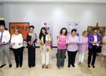 Inaugura Salud exposición de pinturas «Mujeres en el arte»