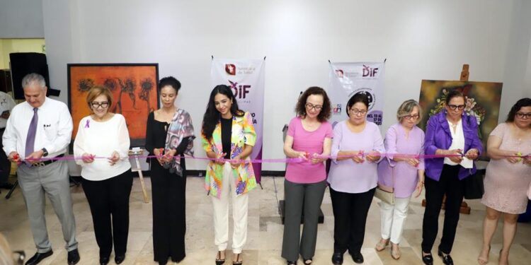 Inaugura Salud exposición de pinturas «Mujeres en el arte»