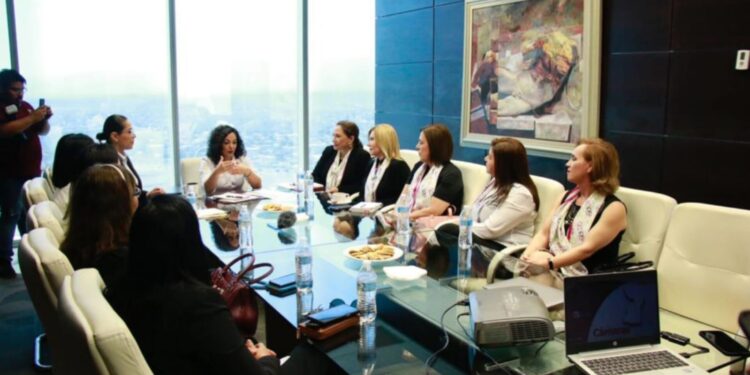 Más oportunidades de empleo para las mujeres,coincide Secretaria del Trabajo con la AMPROVIC