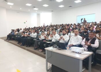 Atienden a alumnas y personal de la USJT con detección oportuna de cáncer de mama