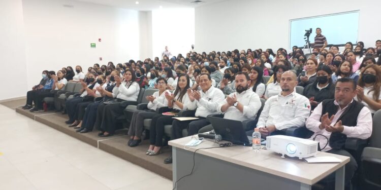 Atienden a alumnas y personal de la USJT con detección oportuna de cáncer de mama