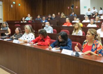 Mujeres emprendedoras exponen en la UAT el panel “Creciendo Juntas”