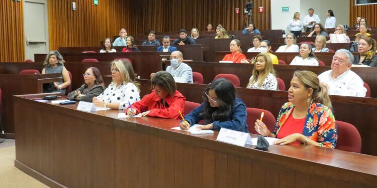 Mujeres emprendedoras exponen en la UAT el panel “Creciendo Juntas”