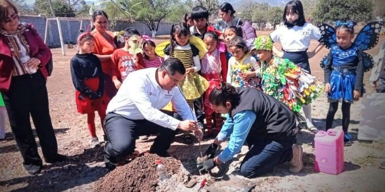 Fomenta UAT huertos ecológicos en escuelas primarias