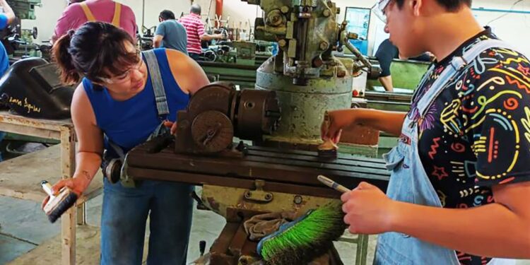 Promueve gobierno de Tamaulipas talleres gratuitos para que mujeres aprendan oficios en ITACE