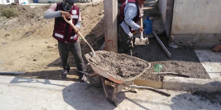 Trabaja Obras Públicas en pavimentación, rehabilitación y bacheo de calles de Madero
