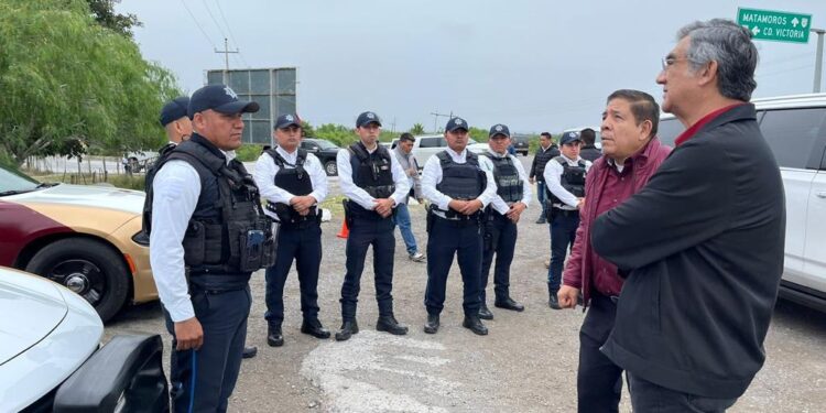 Supervisa Gobernador módulos de seguridad y atención de turistas