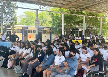 BRINDA SET A JÓVENES FOROS DE EXPRESIÓN ESTUDIANTIL