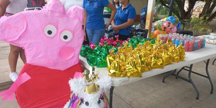 Lleva la USJT alegría y regalos a niñas y niños de comunidades rurales