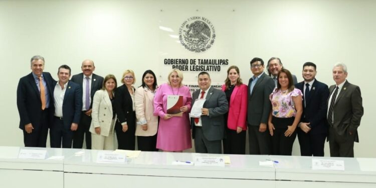 Cuidamos que cada peso se gaste sin corrupción: Adriana Lozano en comparencia