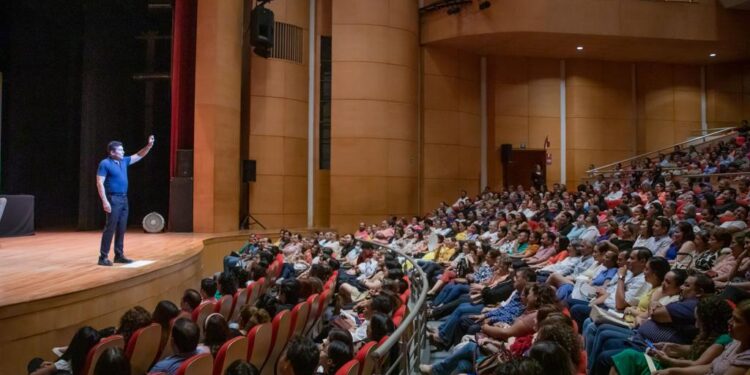 Todos podemos ser Mensajeros de Paz, afirma César Lozano en Tampico