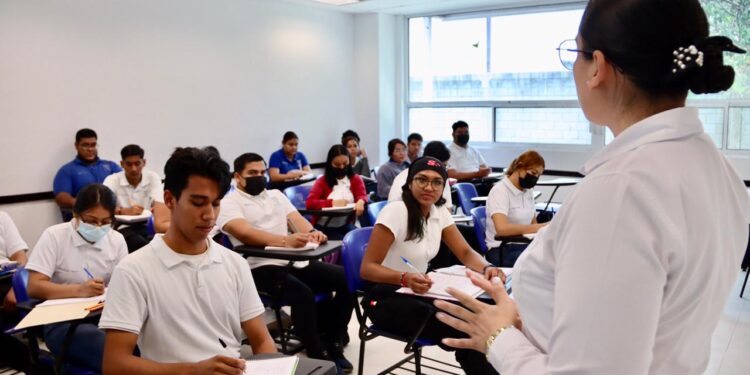 Reconoce SSPT labor de docentes de la USJT