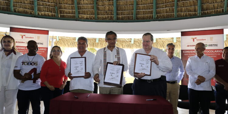Atestigua gobernador firma de convenio entre AISTAC y gobierno de Altamira para dragar laguna; es muestra de una sociedad colaborativa, destaca
