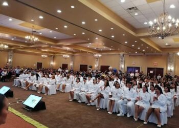 Entrega la UAT generación 2018-2023 de Medicina Matamoros 