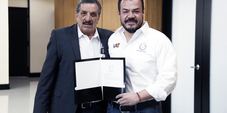 Designa rector a Marco Batarse como secretario de Administración de la UAT