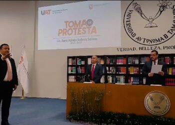 Asume René Salinas nuevo período directivo en la Facultad de Comercio de Nuevo Laredo 