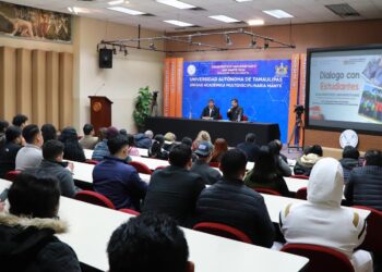 Dámaso Anaya fortalece vínculos con universitarios de la UAT Campus Mante