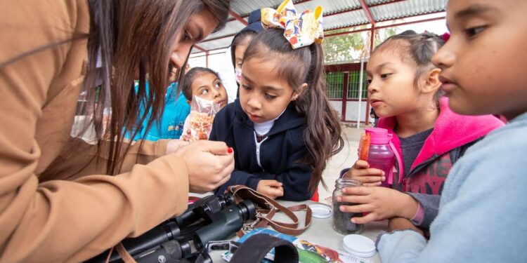 Promueve UAT actividades científicas para alumnas de escuelas primarias