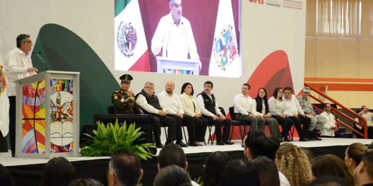 “En la UAT ni un paso atrás a conductas del pasado”: gobernador