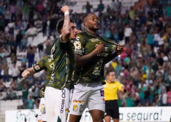 León vence al Atlético de San Luis y sube posiciones la tabla.
