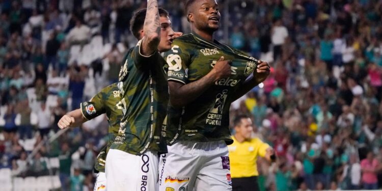 León vence al Atlético de San Luis y sube posiciones la tabla.