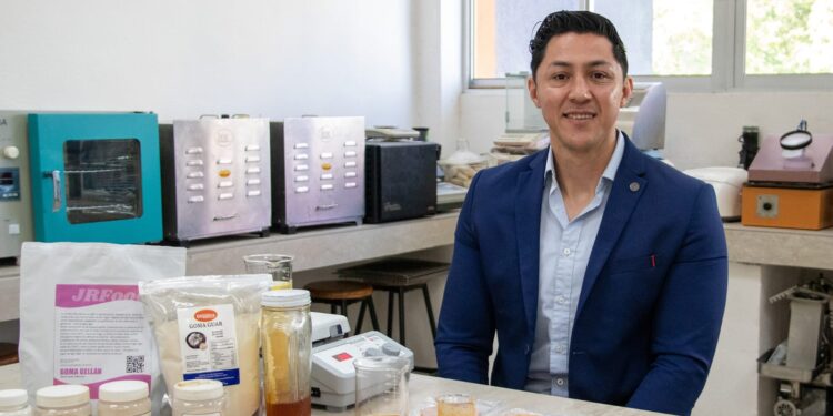 Elaboran en la UAT innovadores productos derivados de la miel de abeja
