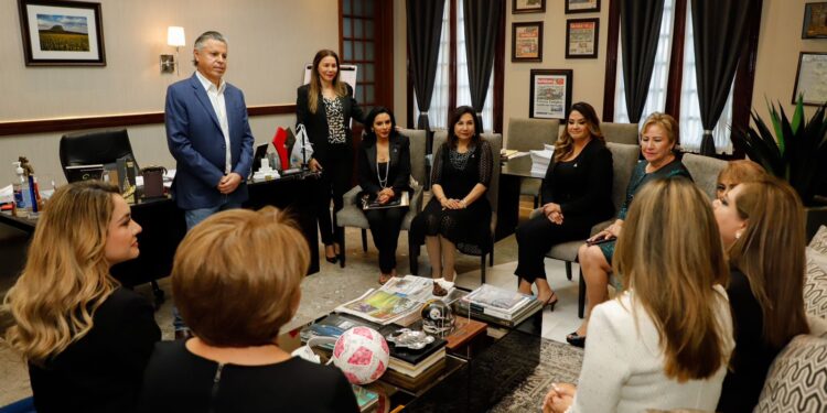 Reconoce Chucho Nader Participación de las Mujeres Empresarias en la Fortaleza Económica de Tampico