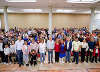Encabeza Chucho Nader Nueva Entrega de Becas Municipales