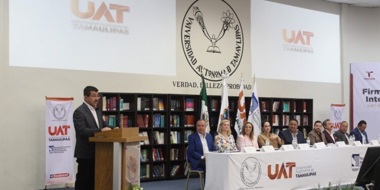 Presenta Dámaso Anaya proyectos académicos de la UAT en Nuevo Laredo