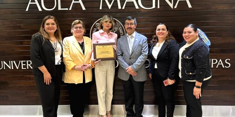 Recibe la UAT reconocimientos a la calidad educativa