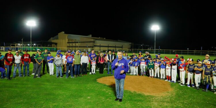 Inaugura Chucho Nader Moderno Sistema de Alumbrado en el Parque de Beisbol Ángel Castro de la Ciudad Deportiva