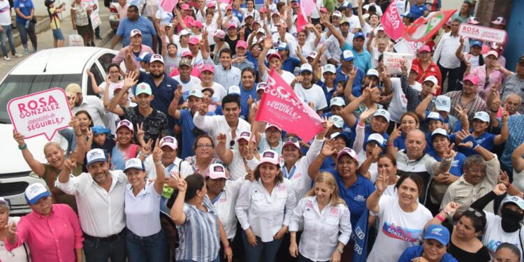 Habrá Continuidad en Pavimentación Asegura Rosa González en la colonia Morelos