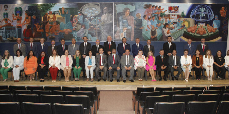 Fortalece la UAT su plan de trabajo institucional